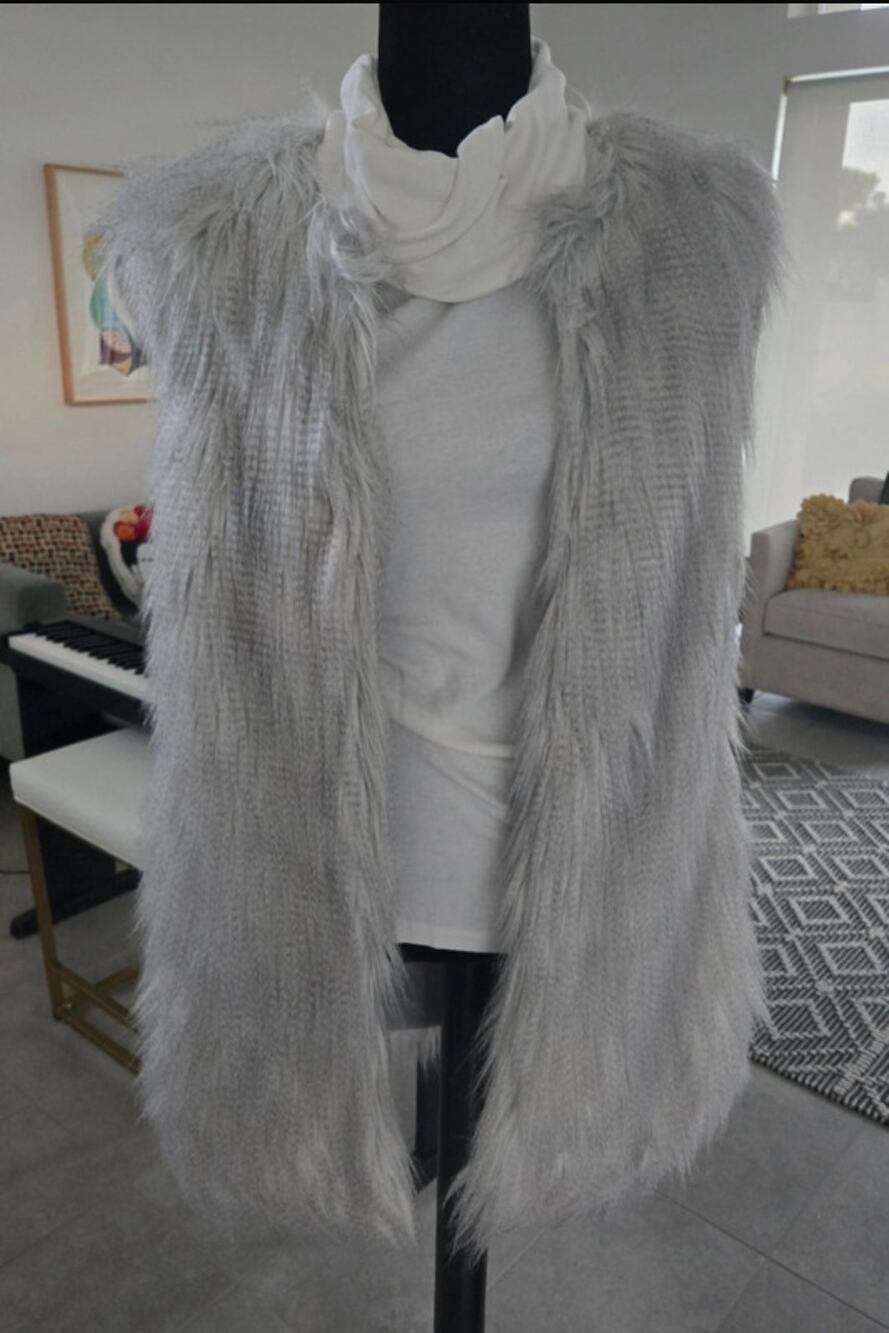 Brandon Thomas Silver Gray Shaggy
Faux Fur Long Vest Size Large
